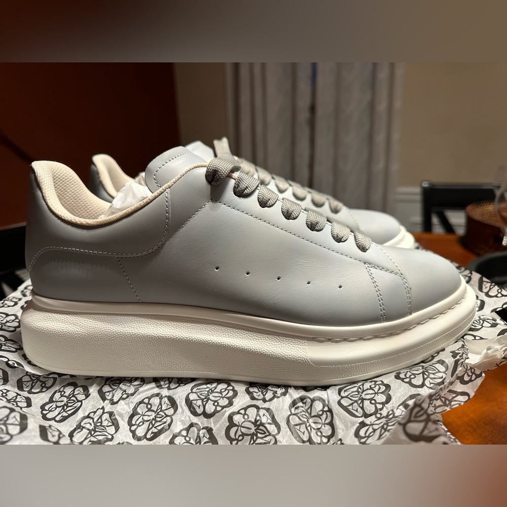 Alexander McQueen Mens Sneakers Gray Like New